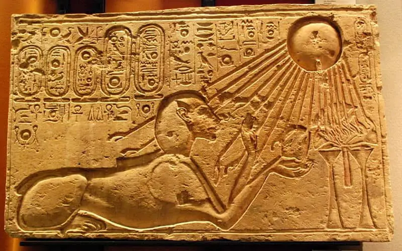 800px-Akhenaten_as_a_Sphinx_(Kestner_Museum)