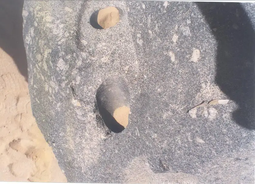 Abusir-basalt_hole_1_07