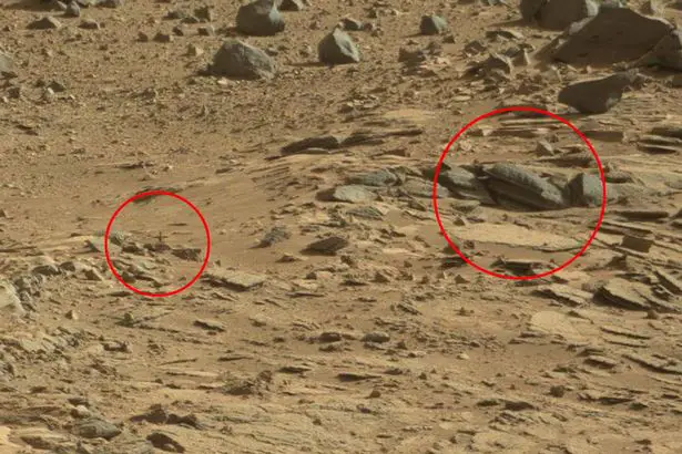Cross-seen-on-Mars