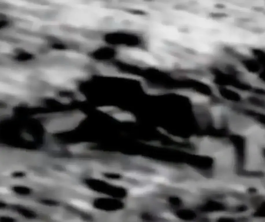 Strange complex structure on the Moon found in photograph by astronauts