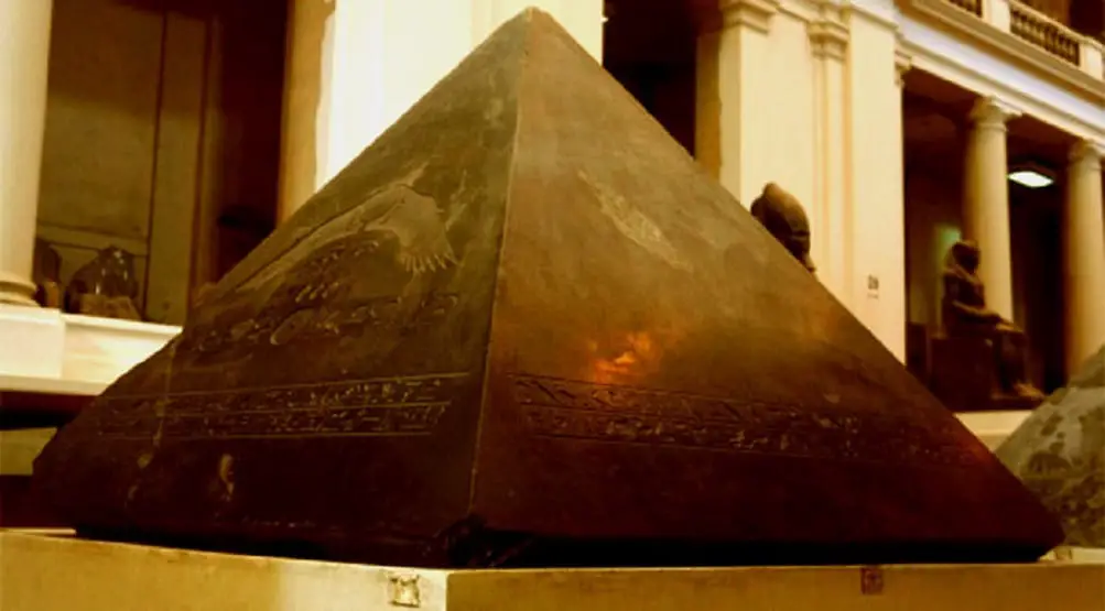 Why is the Great Pyramid of Giza missing a capstone? 