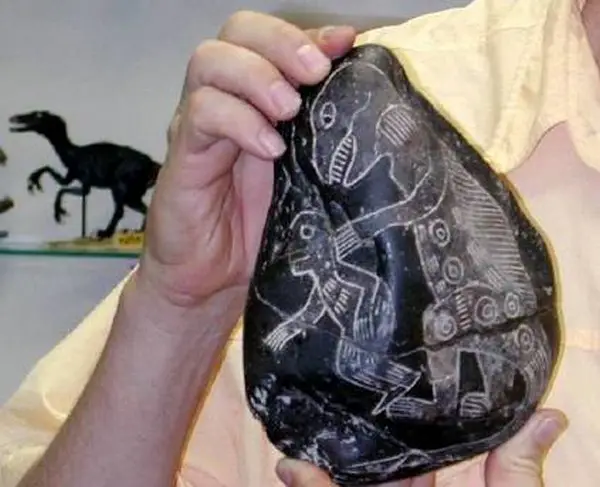 weird-ica-burial-stones05